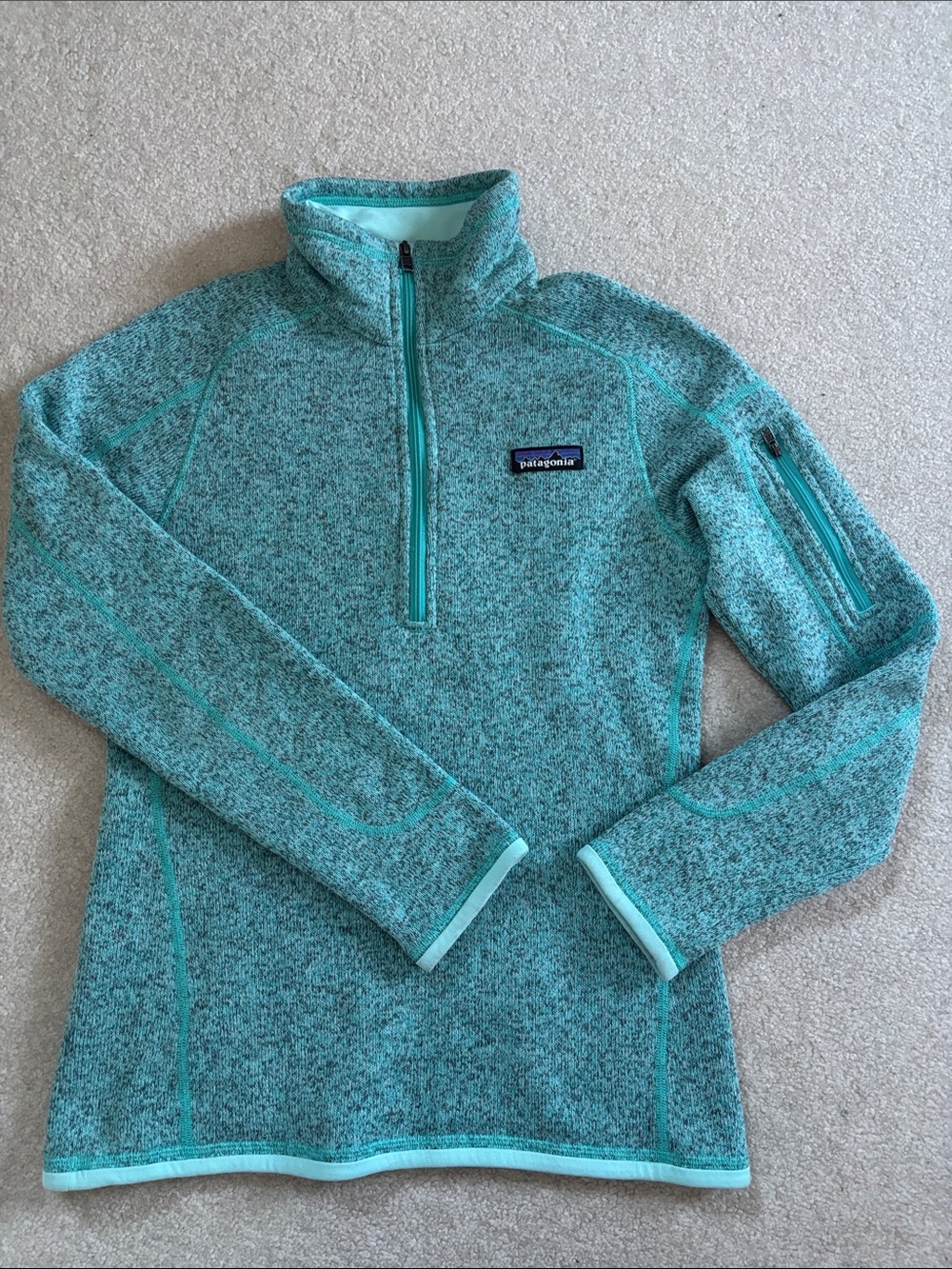 Patagonia women’s quarter zip size XS green knit-excellent preowned condition